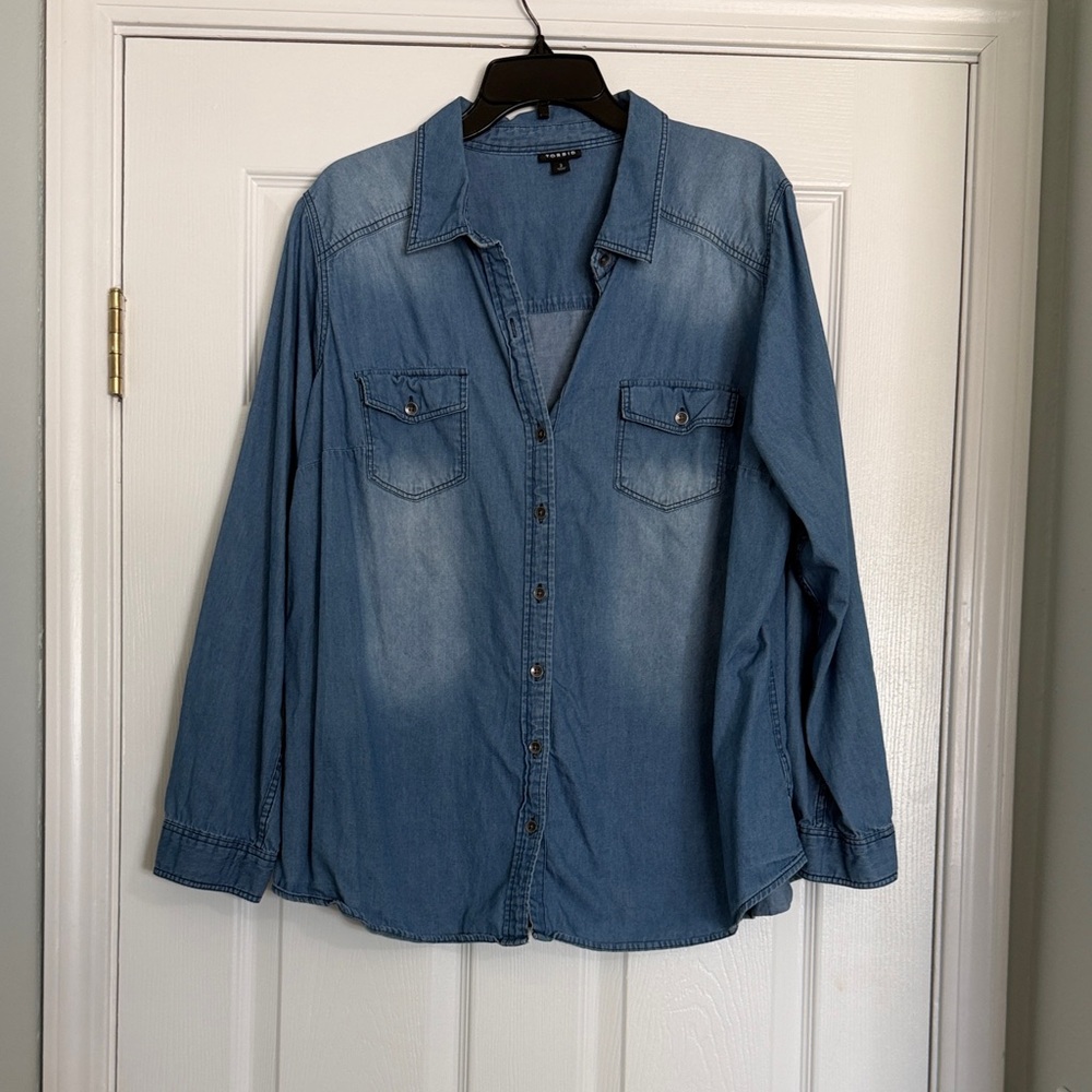 Light Wash Chambray Button-Up Shirt